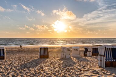 Strandkörbe am Strand von Sylt – Last-Minute- und Spezialangebote für Ferienwohnungen und Ferienhäuser